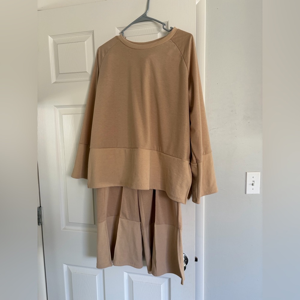Amazon NWOT Tan/Beige Lounge Set